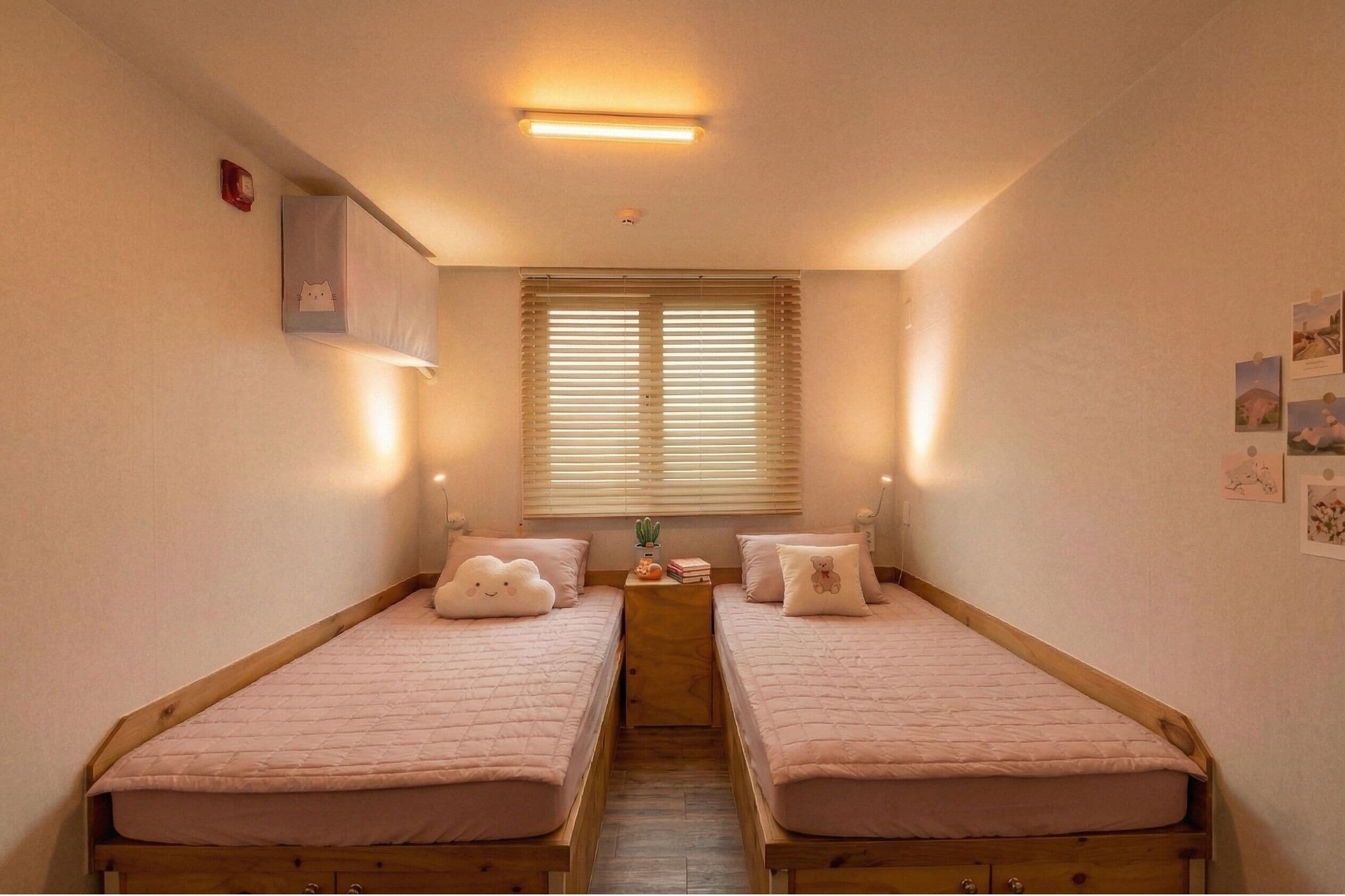 Escritorio, tabla de planchar con plancha y wifi gratis 