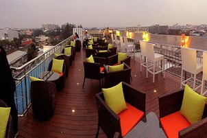 Bar junto a la piscina