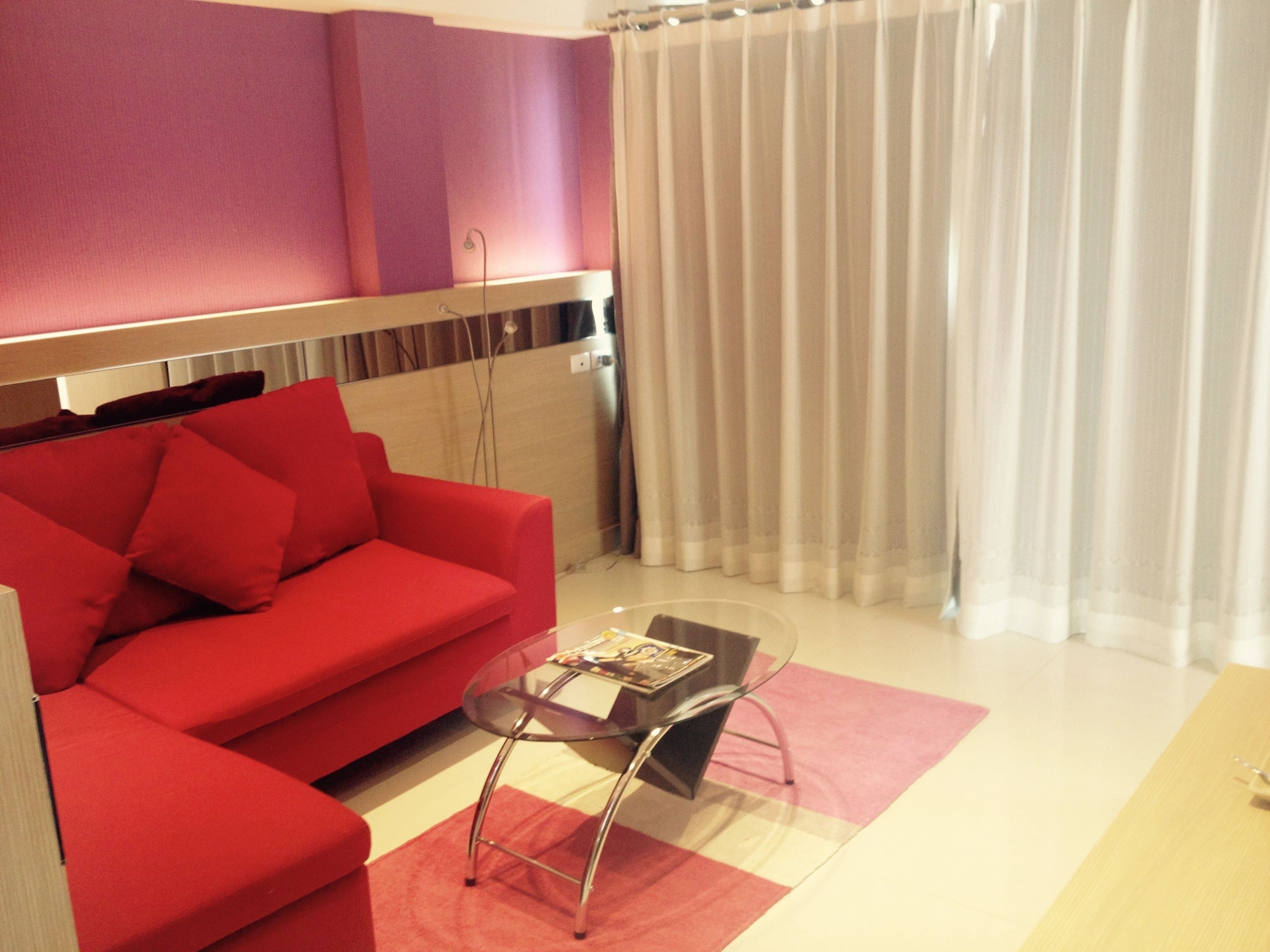 executive suite | living area | 32-inch tv with satellite channels