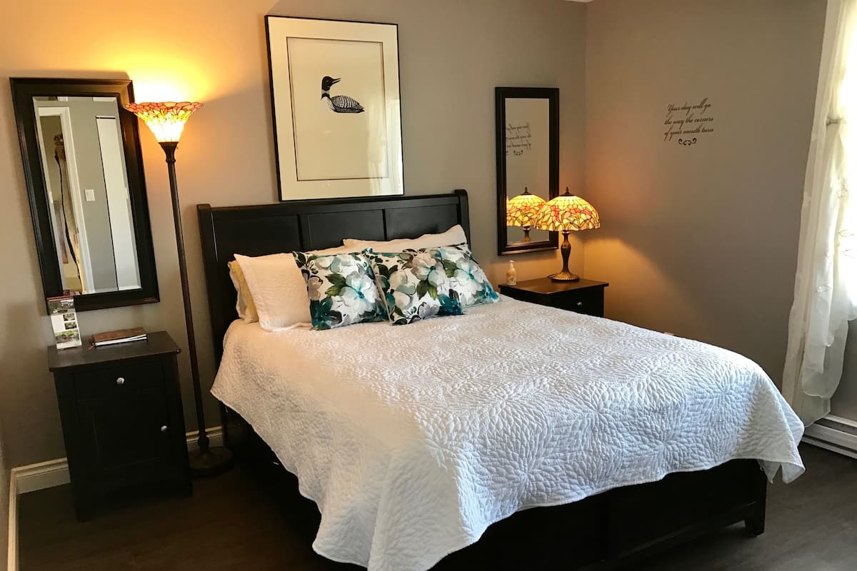 Kamar Deluks, 1 Tempat Tidur Queen | Dilengkapi dengan perabotan berbeda-beda dan Wi-Fi (biaya tambahan)