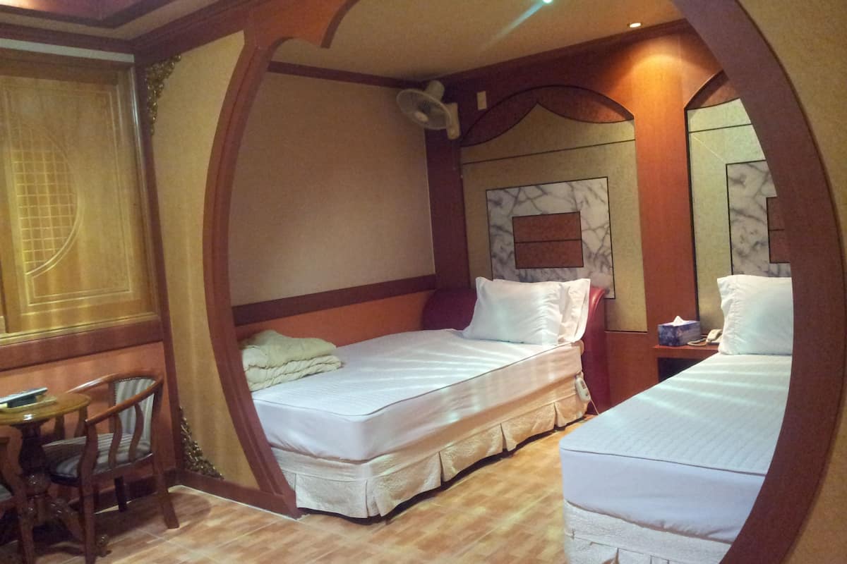 Habitación estándar con 2 camas individuales | Wifi gratis y ropa de cama