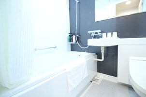 Triple Room, Non Smoking | Bathroom | Combined shower/tub, deep soaking tub, free toiletries, hair dryer