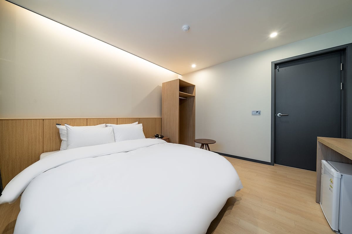 Premium bedding, desk, soundproofing, iron/ironing board