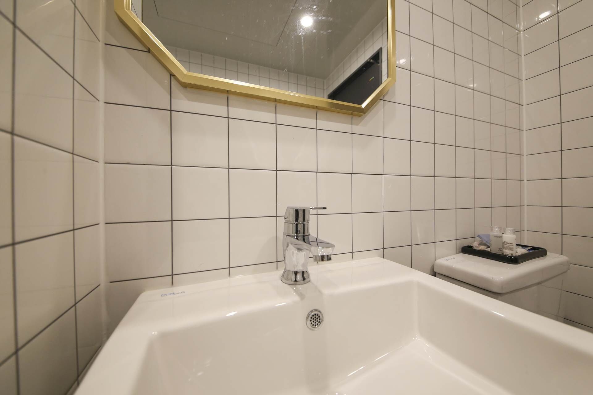 standard double room | bathroom sink