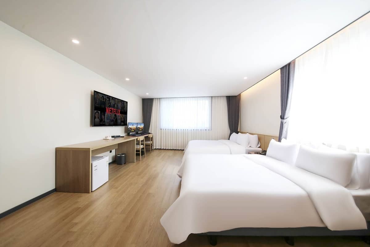 Grand Twin Room | Premium bedding, desk, soundproofing, iron/ironing board