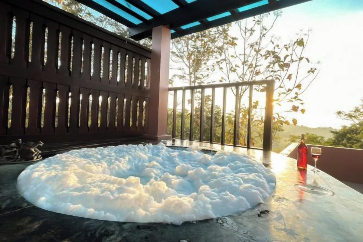 Outdoor spa tub