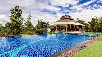 Outdoor pool, pool loungers