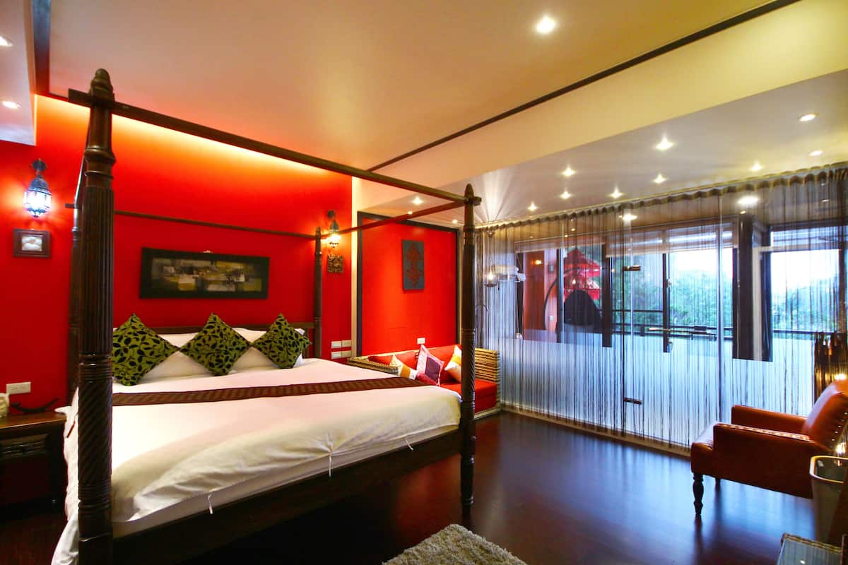 2 bedrooms, premium bedding, down duvets, individually furnished