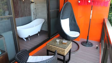Deluxe Double Room, River View | Balcony