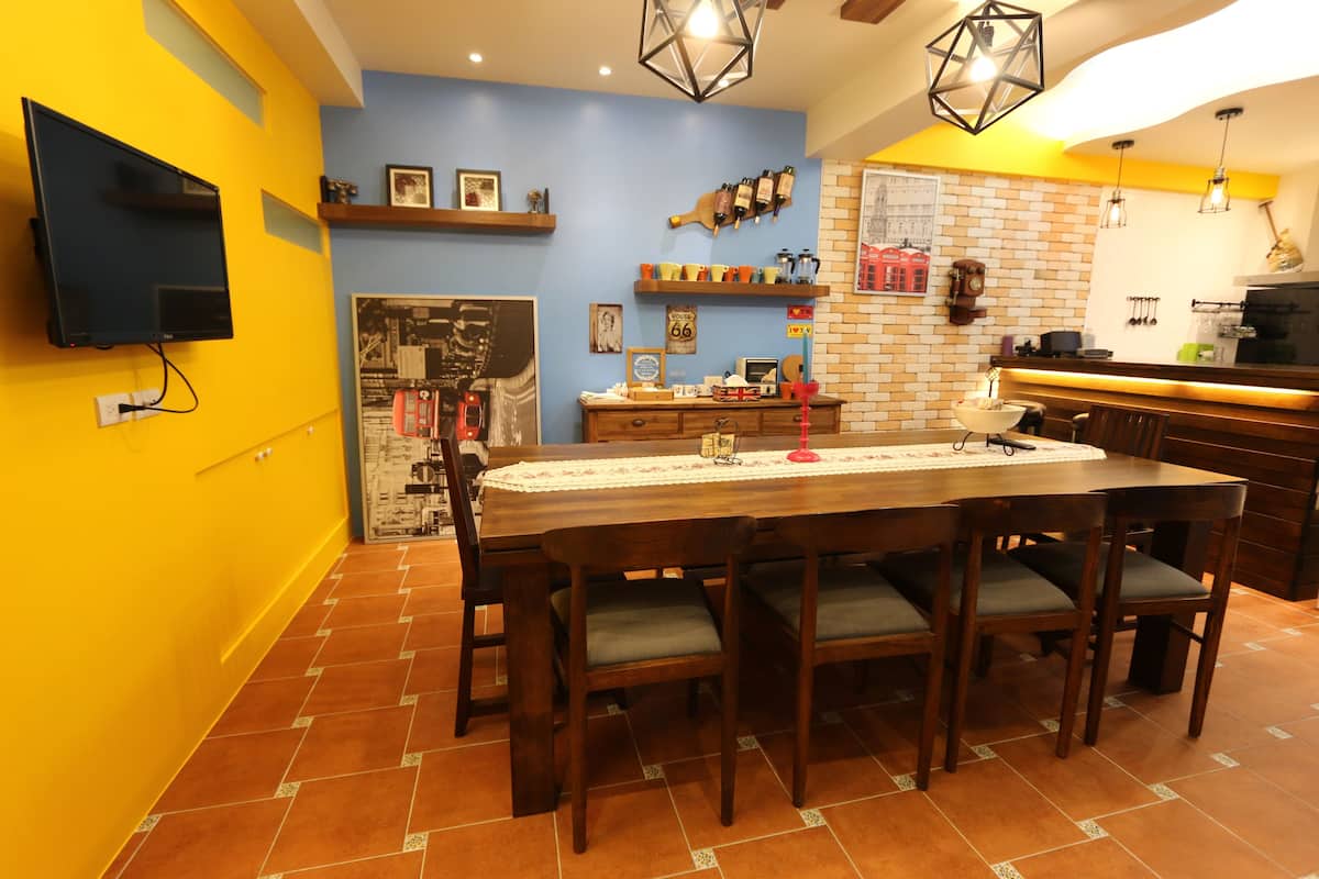 Deluxe Townhome | Dining