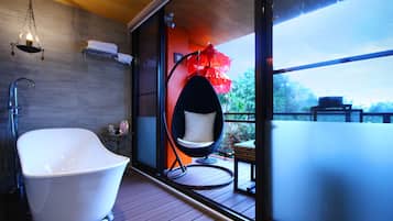 Deluxe Double Room, River View | Bathroom | Rainfall showerhead, free toiletries, hair dryer, slippers