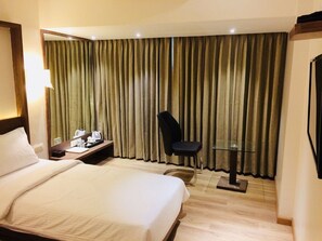 Suite Deluxe, 1 chambre | 1 chambre, minibar, coffres-forts dans les chambres, bureau