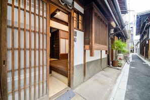 Property entrance - Kyoka-an House (Kyoto)