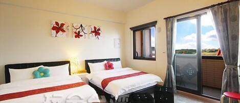 Standard Quadruple Room | Desk, soundproofing, free WiFi, bed sheets