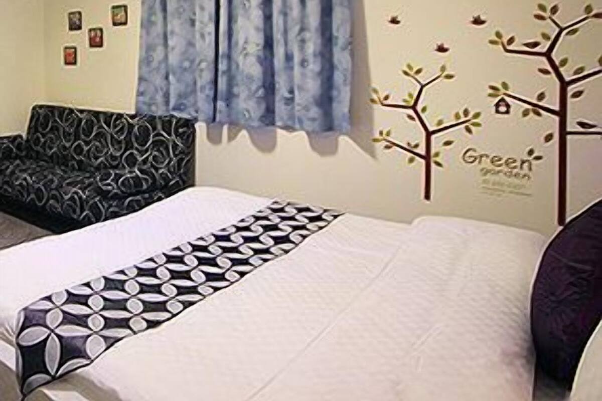 Standard Double Room | Desk, soundproofing, WiFi (free), bed sheets