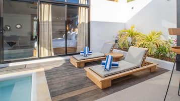 Villa Exclusive | Coin séjour | Télévision à écran plat de 42 pouces avec chaßnes par cùble