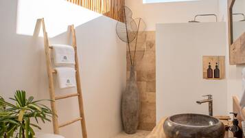 Two Bedrooms Villas with Private Swimming Pool | Bathroom | Shower, rainfall showerhead, hair dryer, bathrobes
