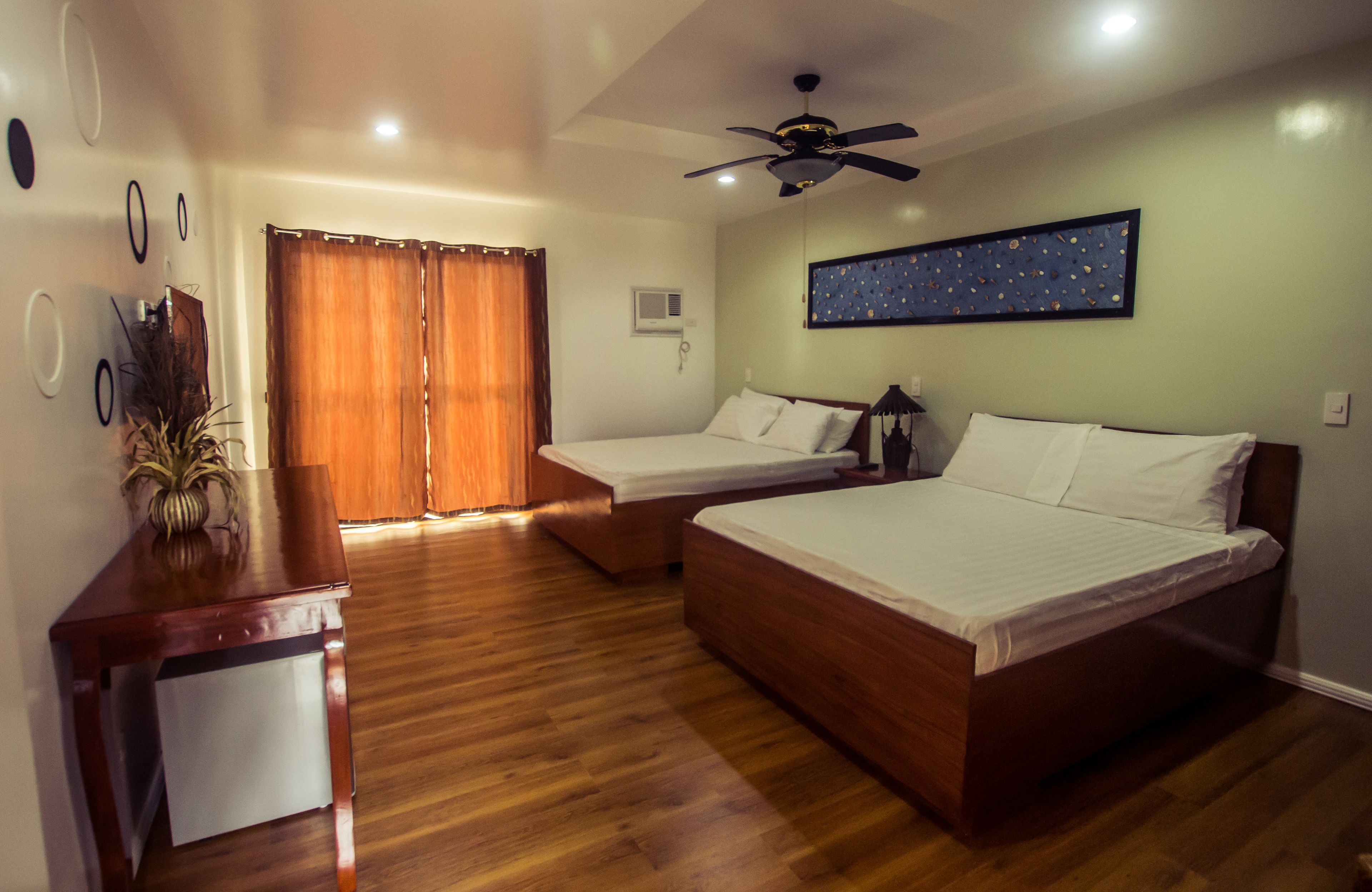 deluxe room, 2 queen beds, partial ocean view | living area | lcd tv