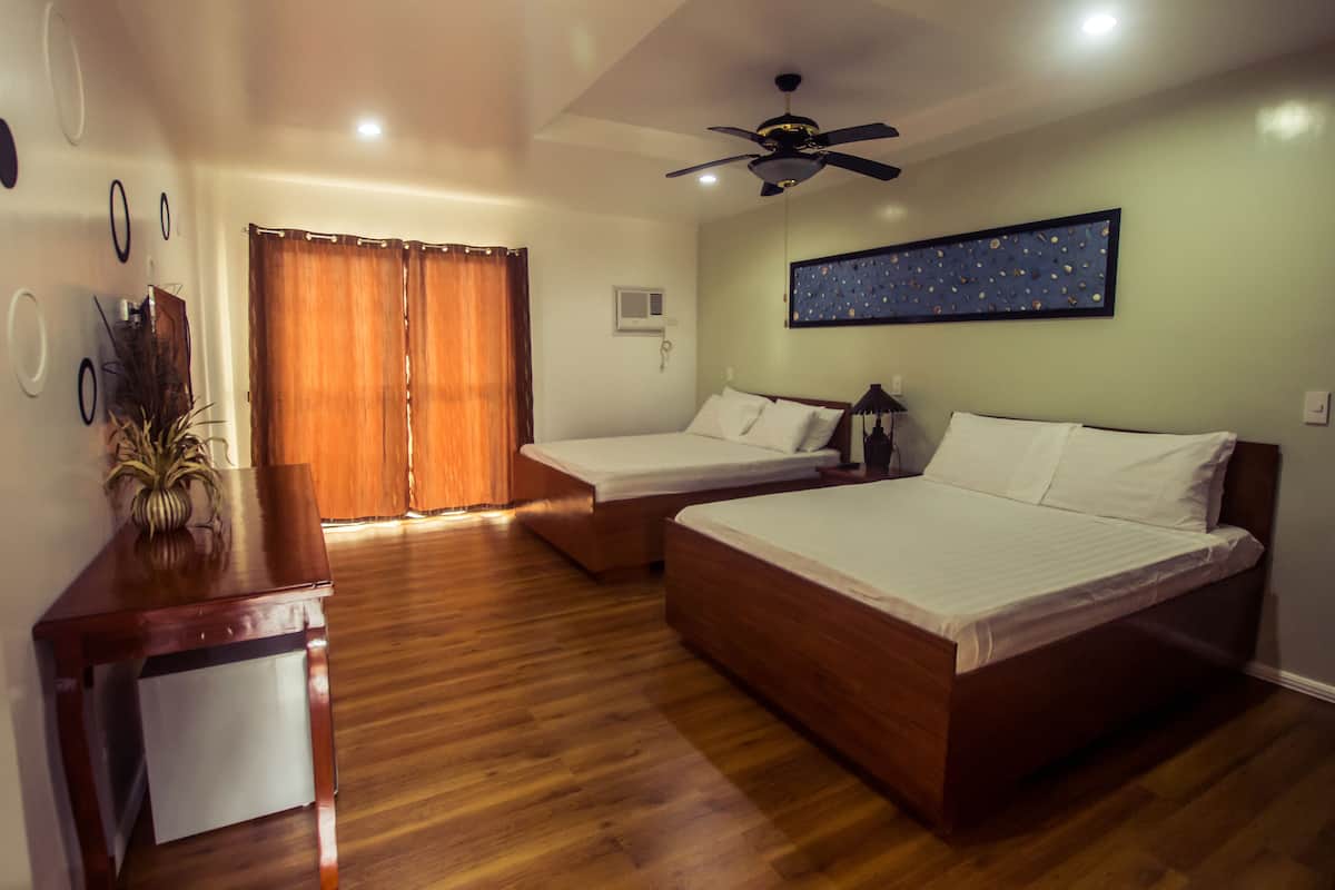 deluxe room, 2 queen beds, partial ocean view | living area | lcd tv