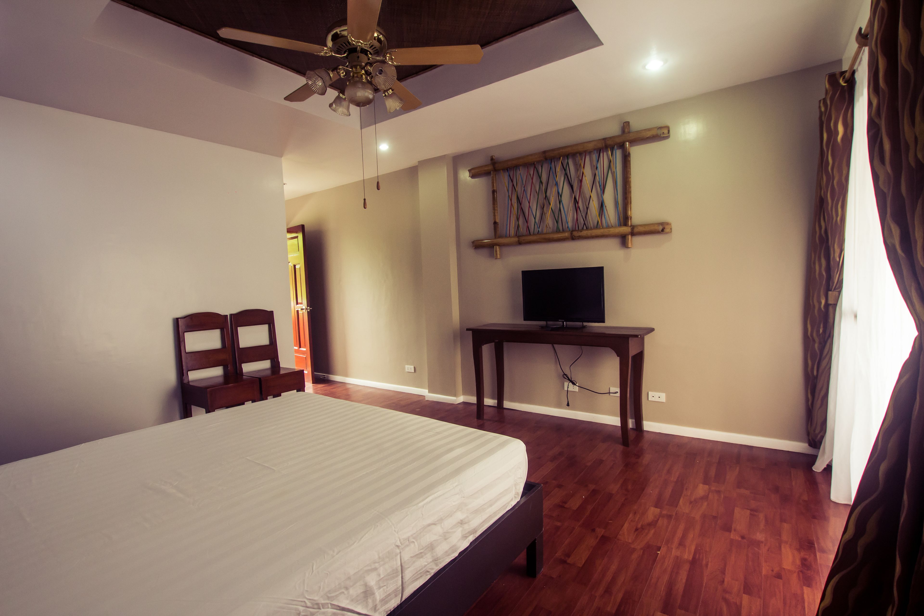 standard room, 1 queen bed, partial ocean view | in-room safe, desk, soundproofing, iron/ironing board