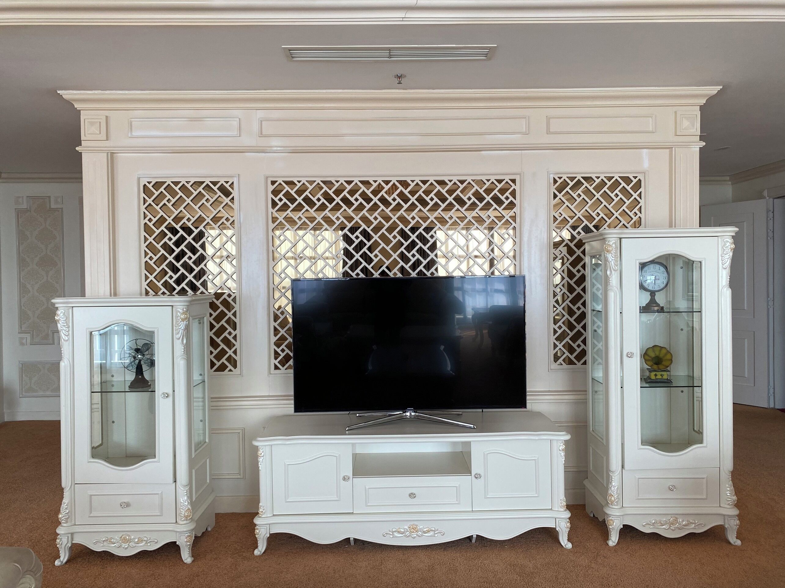 42-inch led tv with cable channels, tv