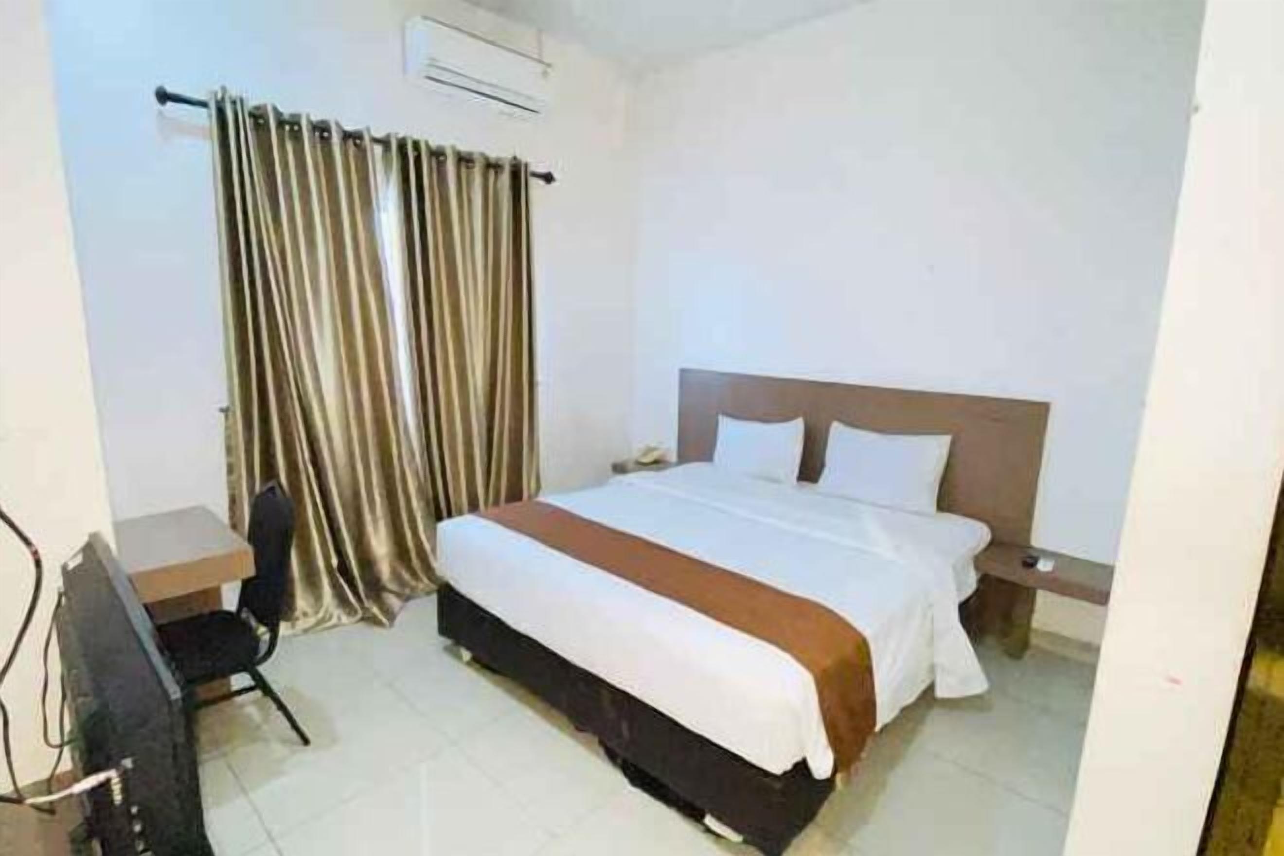 Meja kerja, Wi-Fi gratis, dan seprai linen