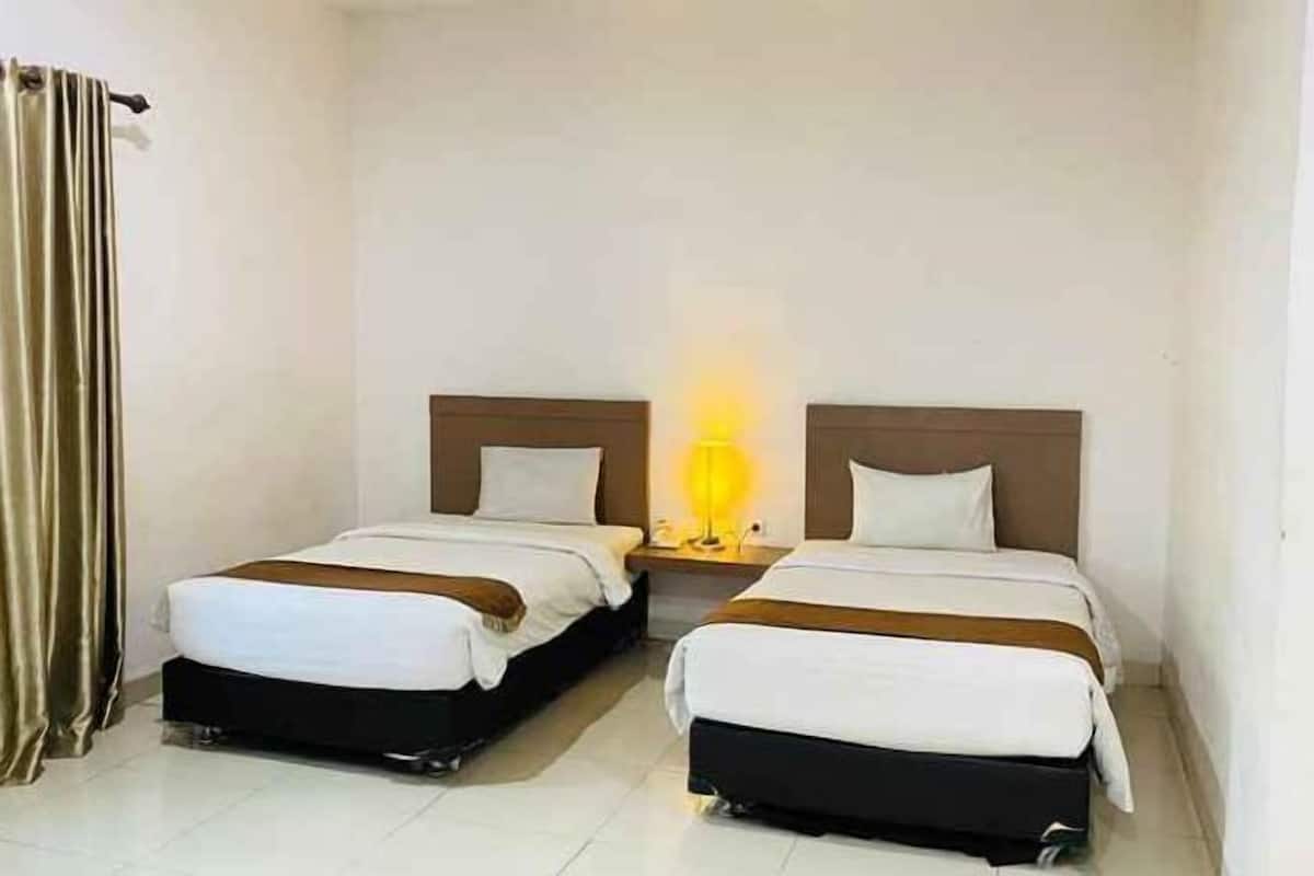 書桌、免費無線上網、床單