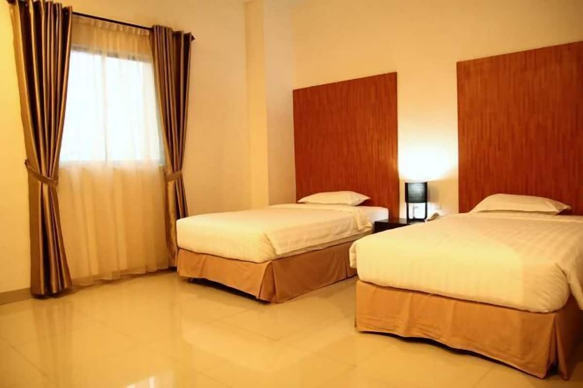 Minibar, desk, free WiFi, bed sheets