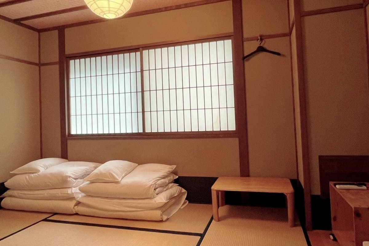 Iron/ironing board, free WiFi, bed sheets