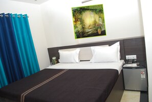 In-room safe, desk, soundproofing, iron/ironing board