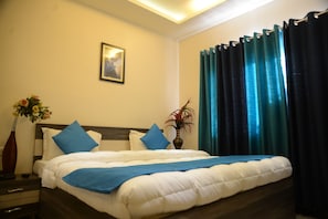 In-room safe, desk, soundproofing, iron/ironing board