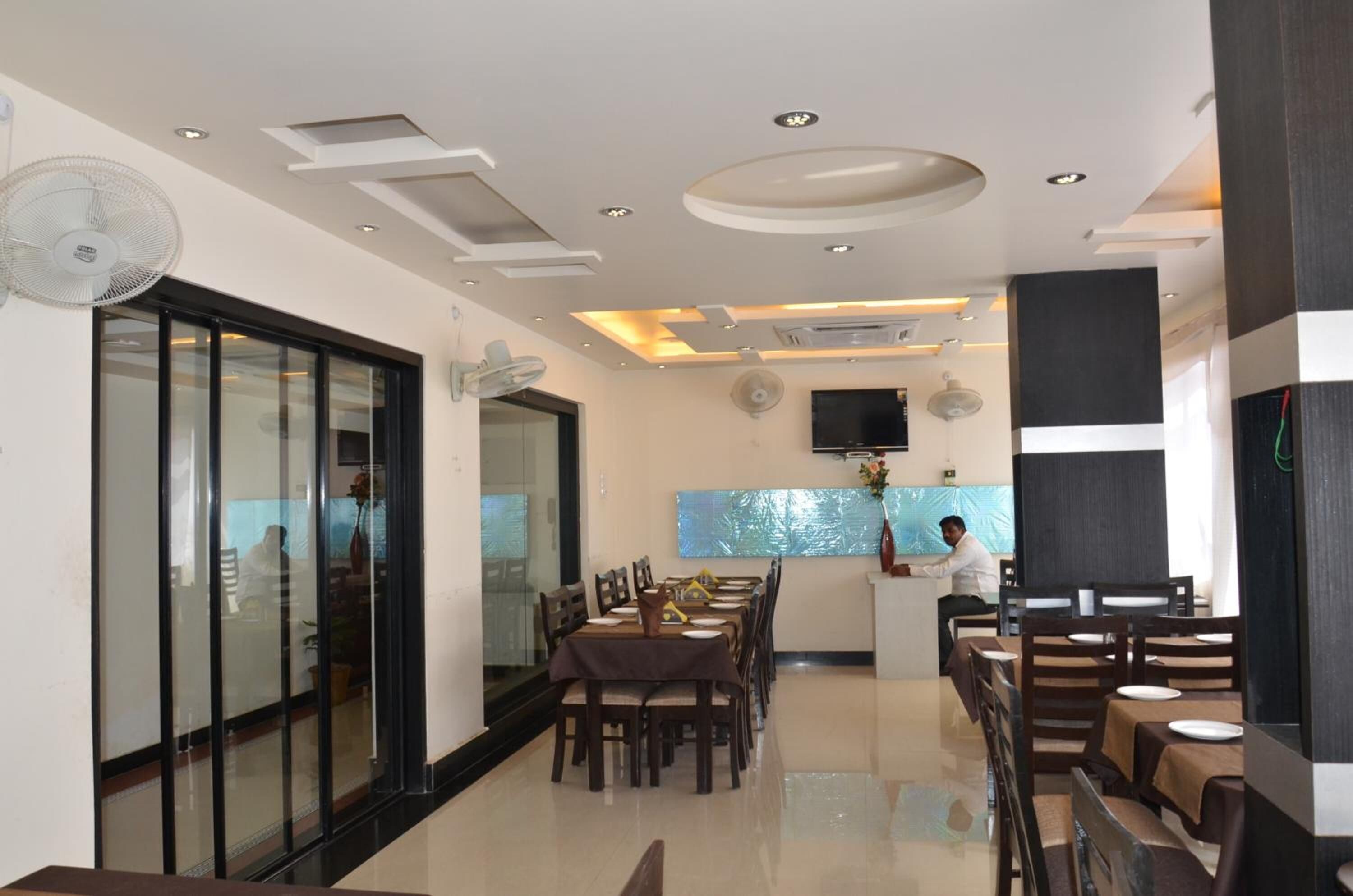 Breakfast, lunch, dinner served; Indian cuisine 