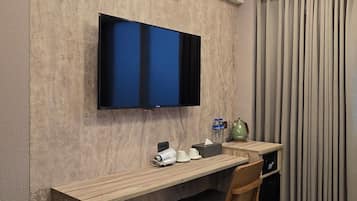 Free WiFi, bed sheets