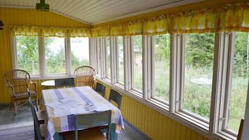 Ruokailu omassa huoneessa