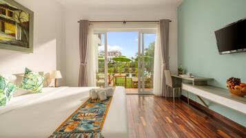 Premium bedding, minibar, in-room safe, blackout curtains