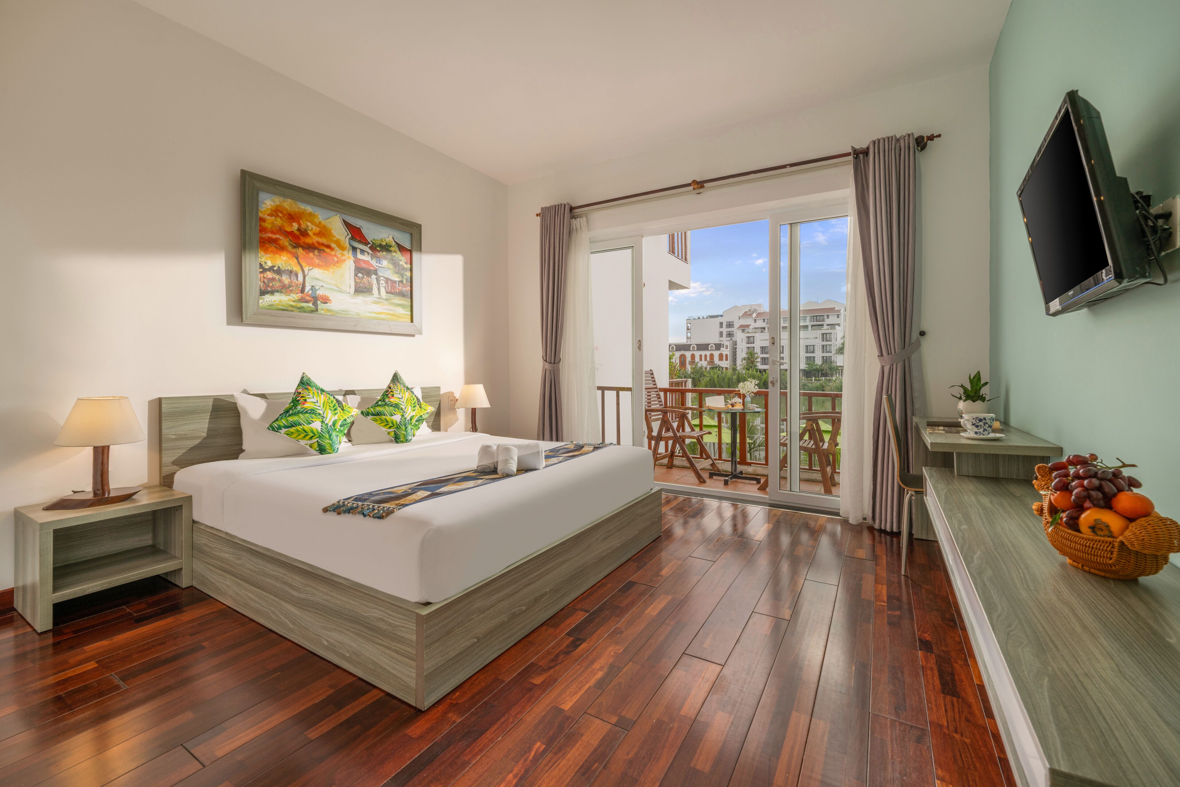 8 bedrooms, premium bedding, minibar, in-room safe