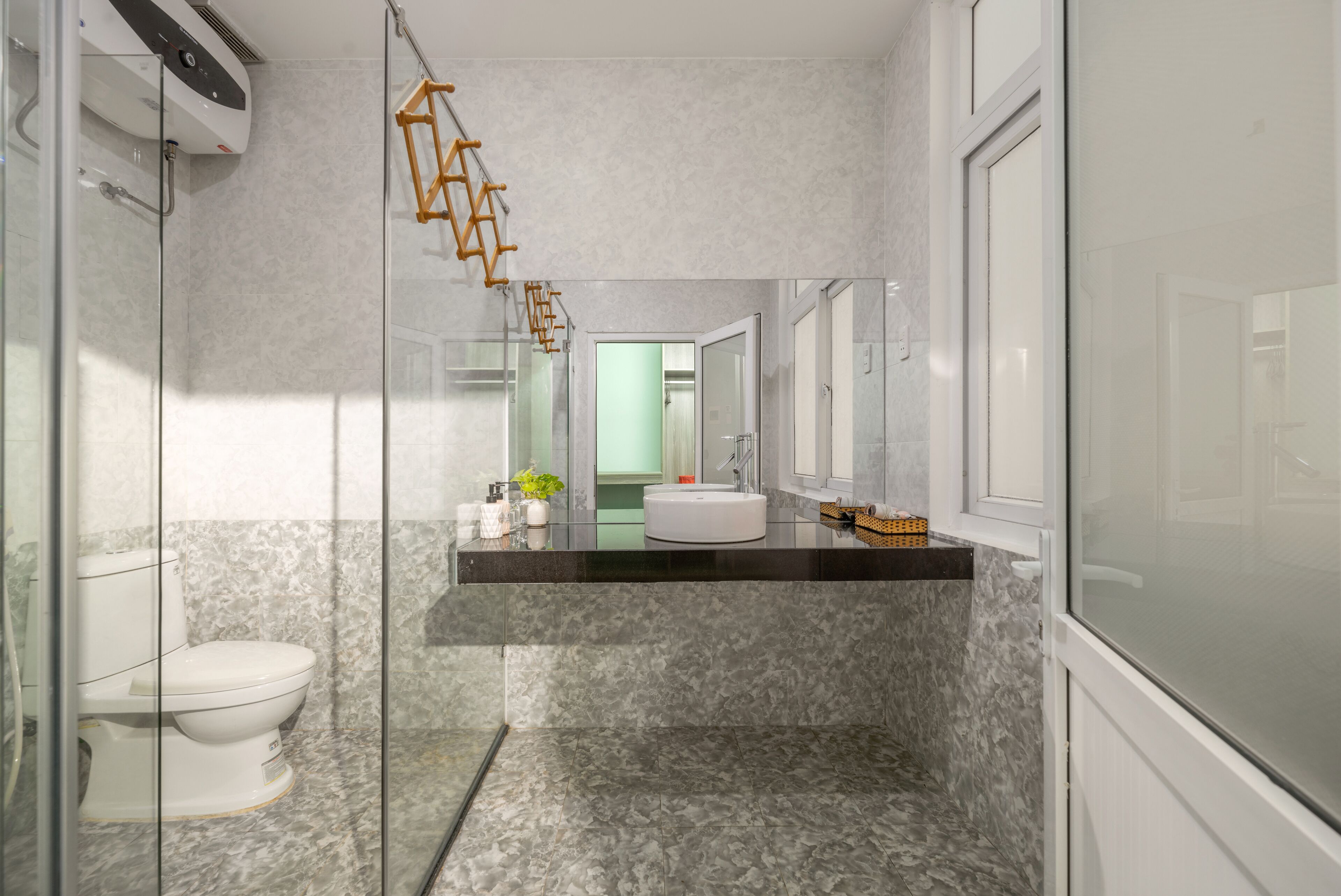 shower, free toiletries, hair dryer, slippers