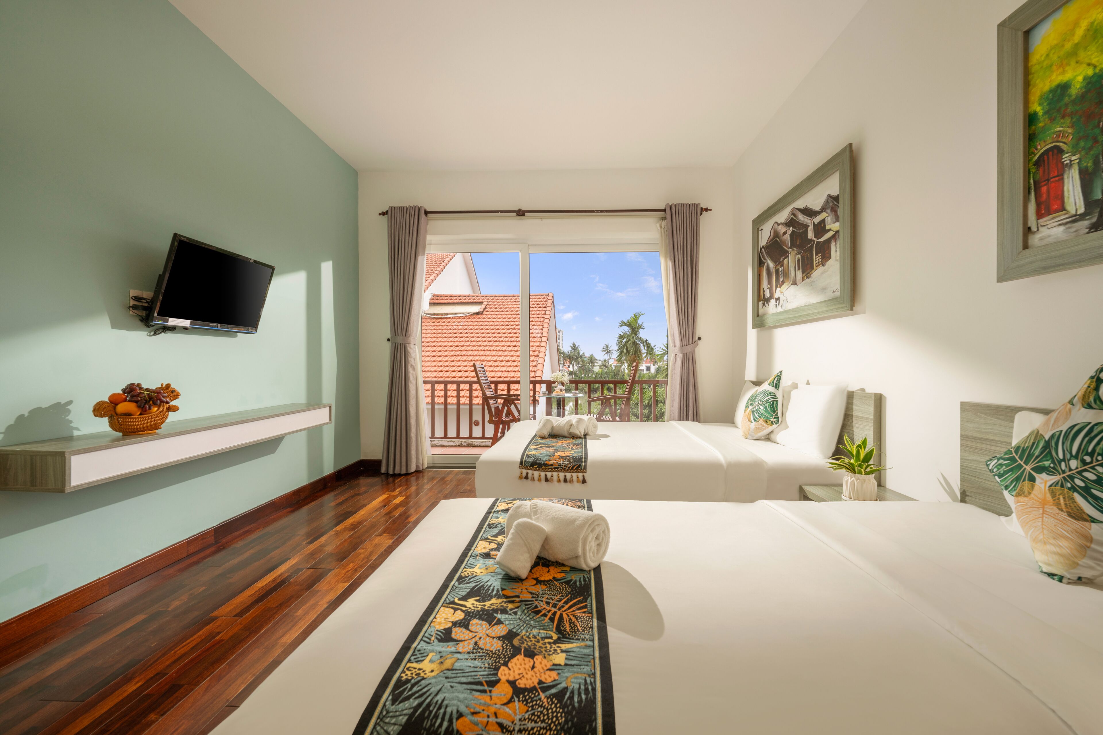 8 bedrooms, premium bedding, minibar, in-room safe