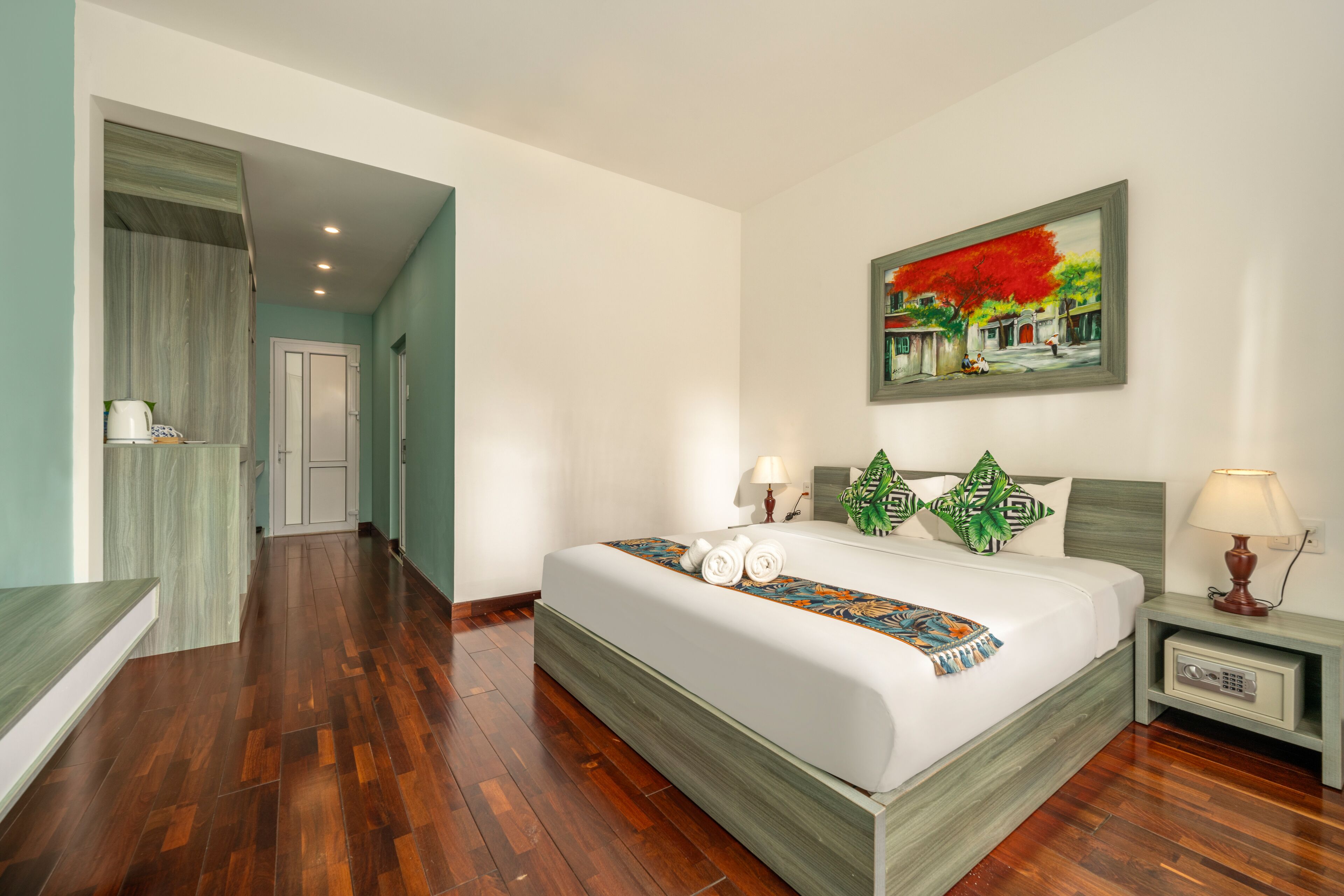 8 bedrooms, premium bedding, minibar, in-room safe