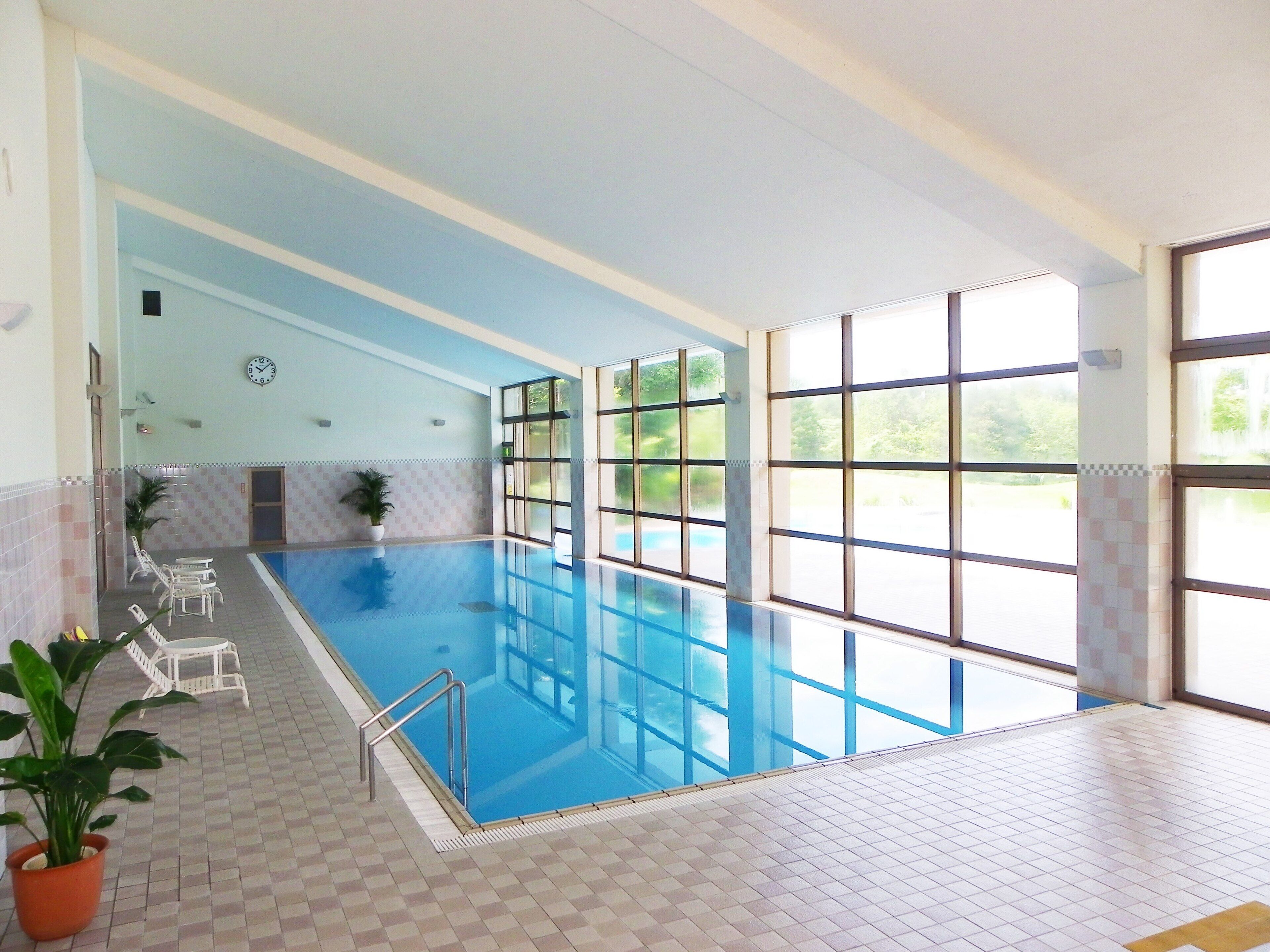 Piscina coperta, piscina all'aperto