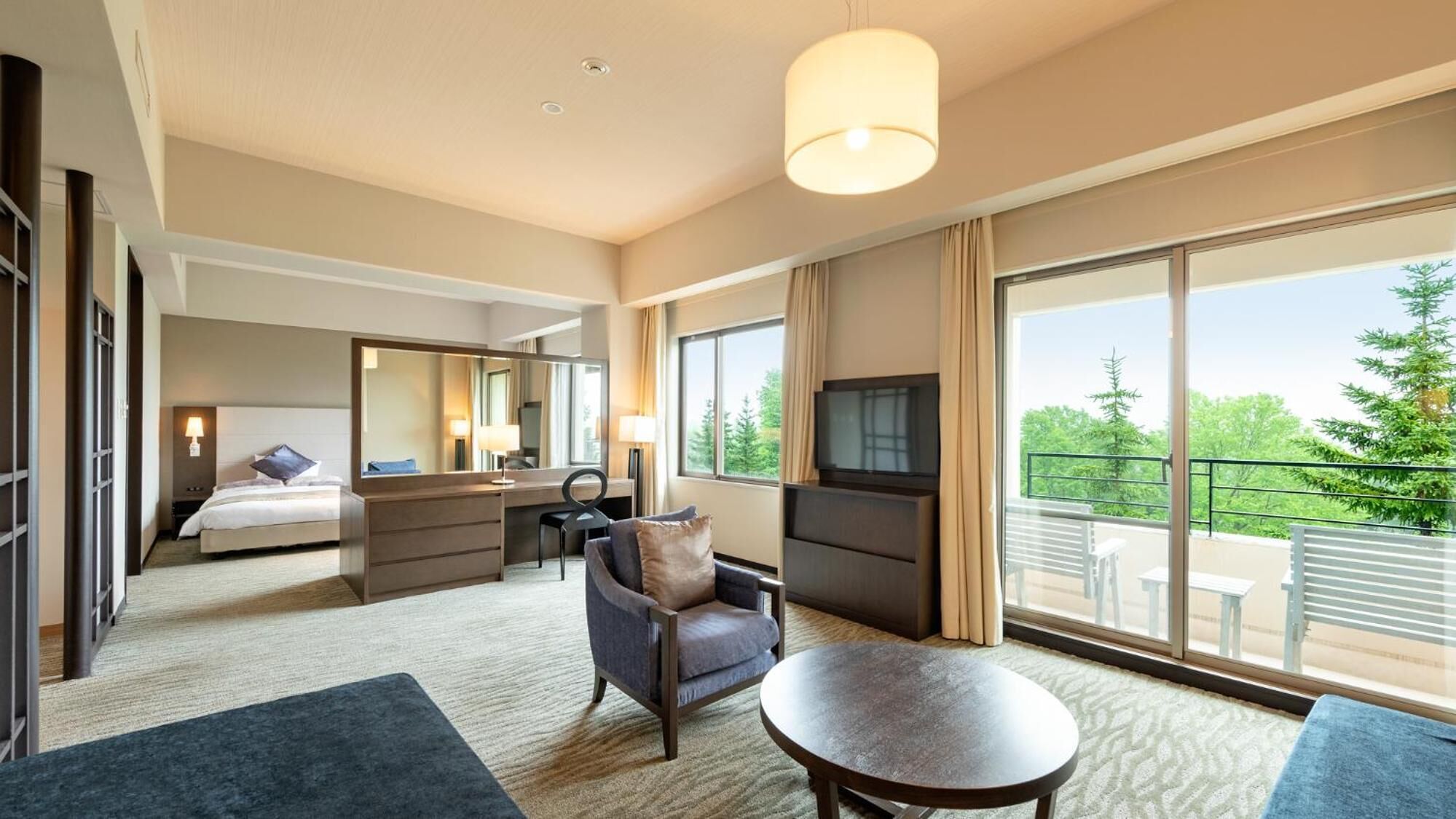 In-room safe, desk, WiFi (free), bed sheets