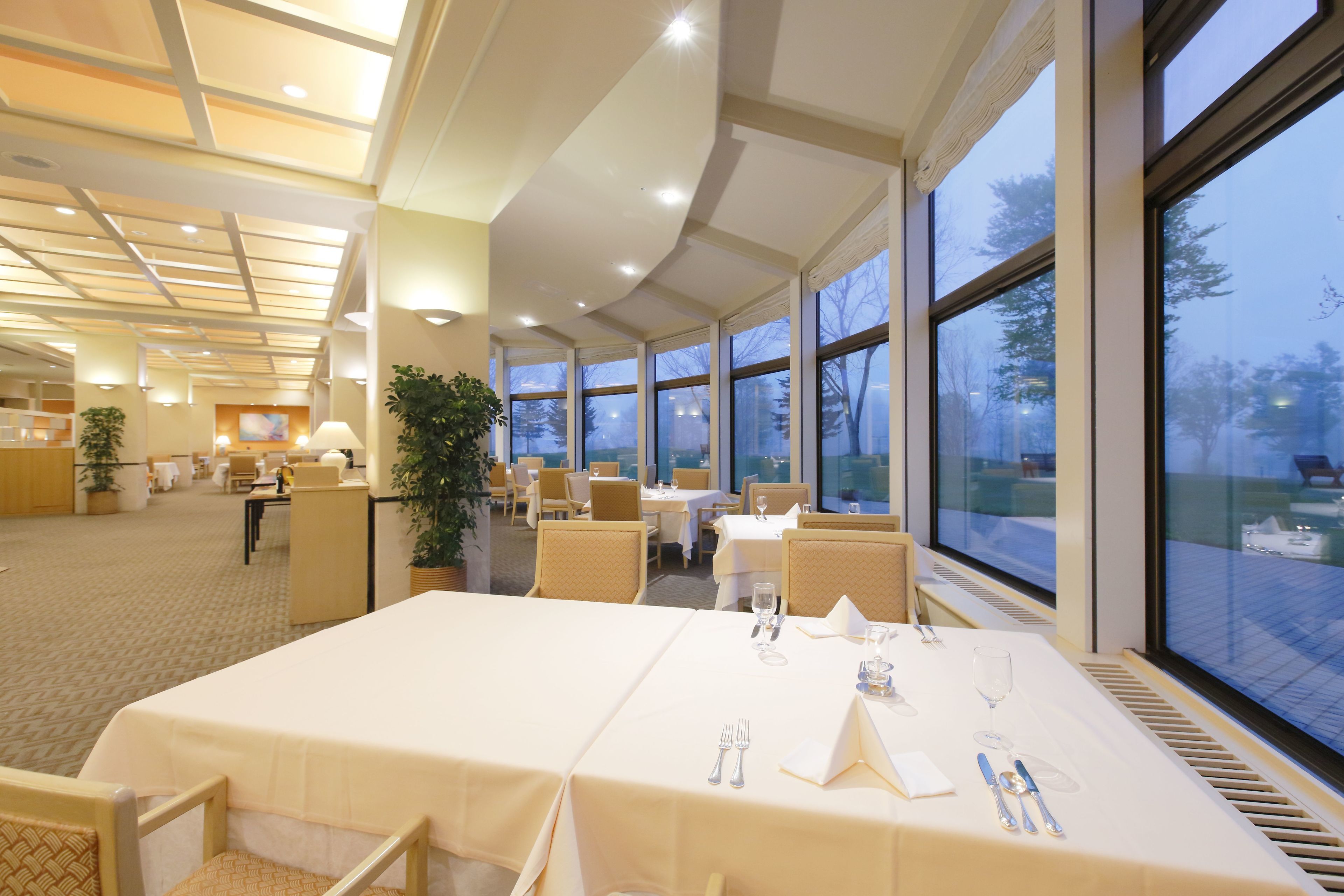 3 restaurants, breakfast, lunch, dinner served; japanese cuisine