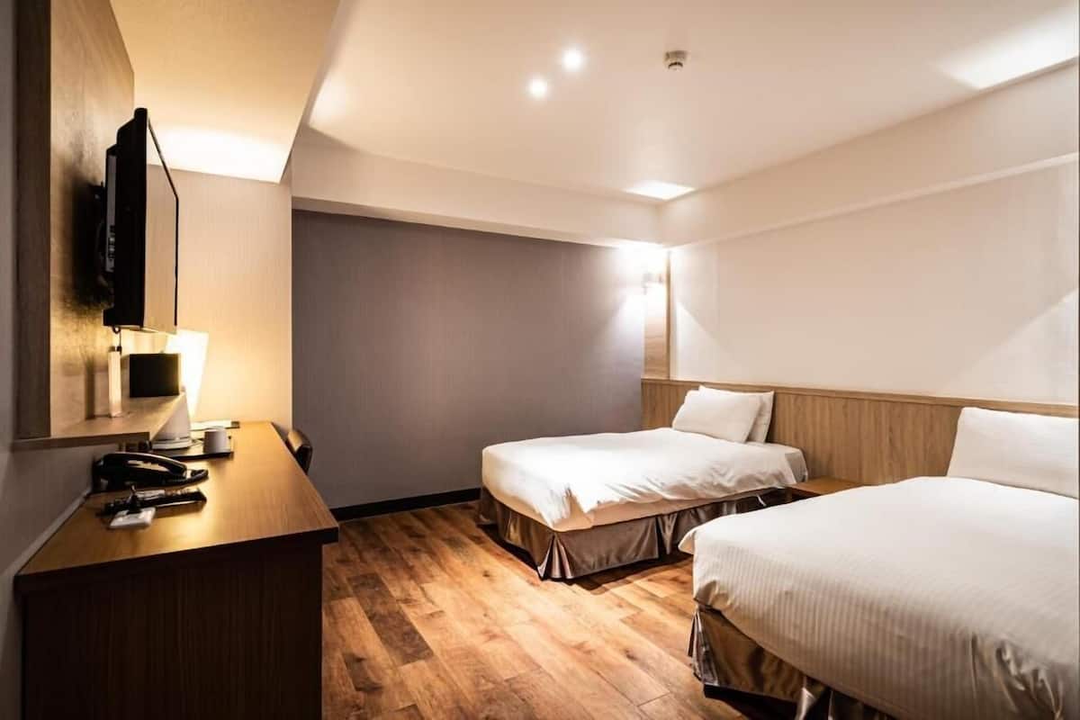 Standard Twin Room | Desk, free WiFi, bed sheets