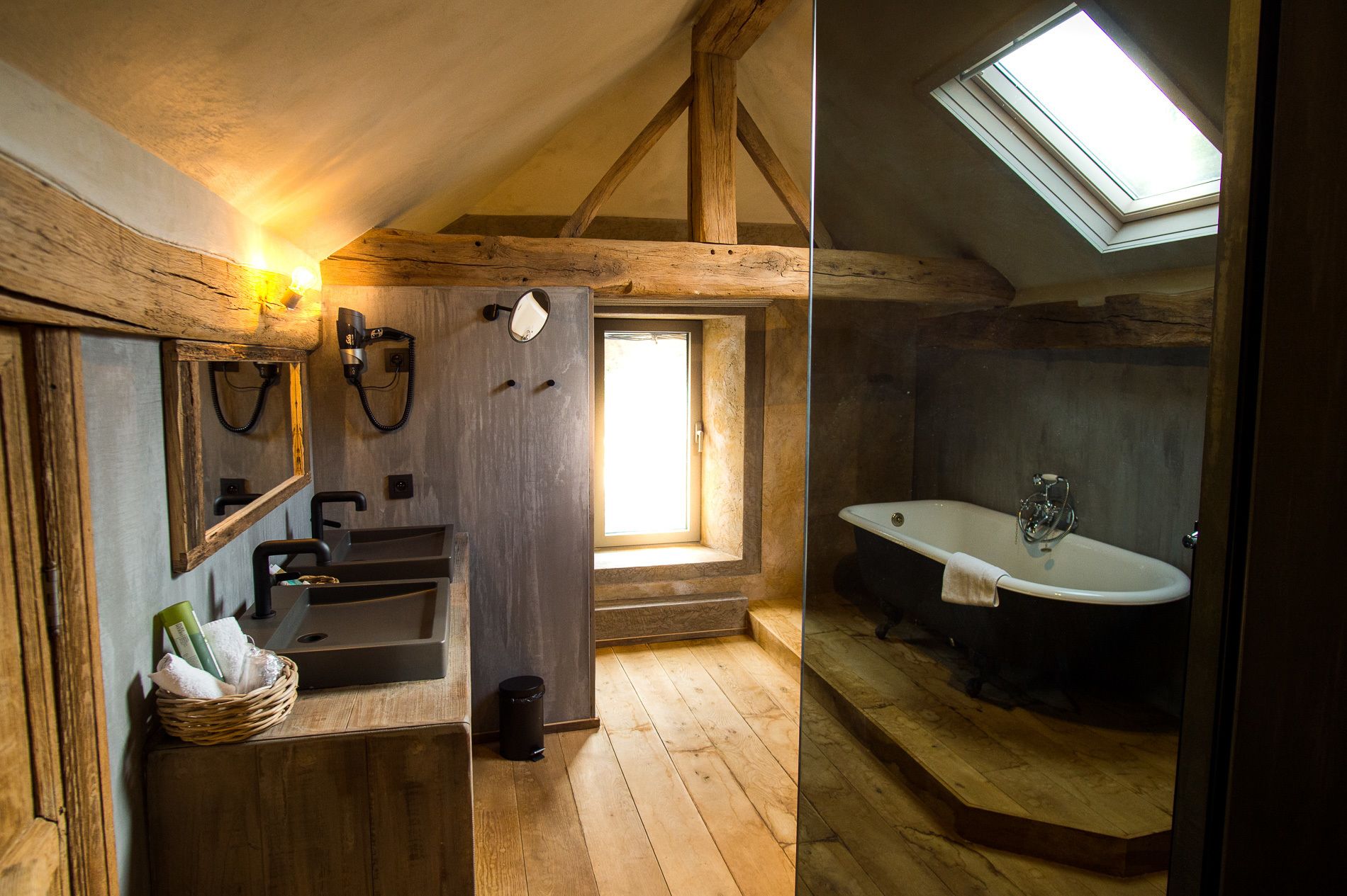 panoramic suite, terrace | bathroom | shower, hair dryer, towels