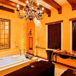 Banheira de hidromassagem, sauna a vapor, tratamentos corporais