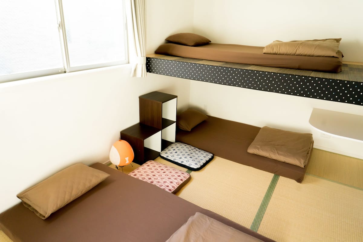Iron/ironing board, rollaway beds, free WiFi