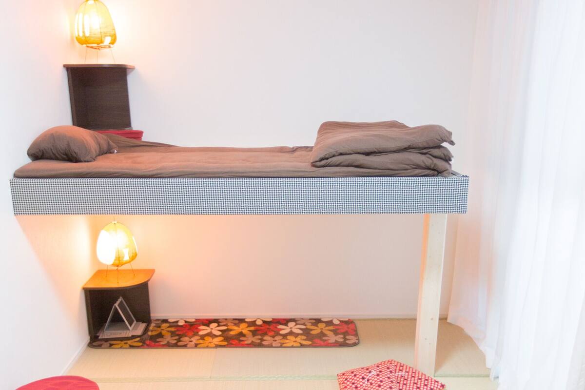 Iron/ironing board, rollaway beds, free WiFi