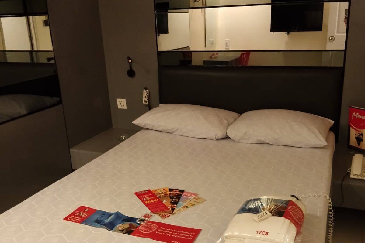 Deluxe Room, 1 Queen Bed | Desk, free WiFi