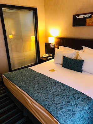 ECONOMY SNG ROOM | ๋ฏธ๋๋ฐ, ๊ฐ์ค ๋ด ๊ธ๊ณ , ์ฑ
์, ๋ฐฉ์ ์ค๋น