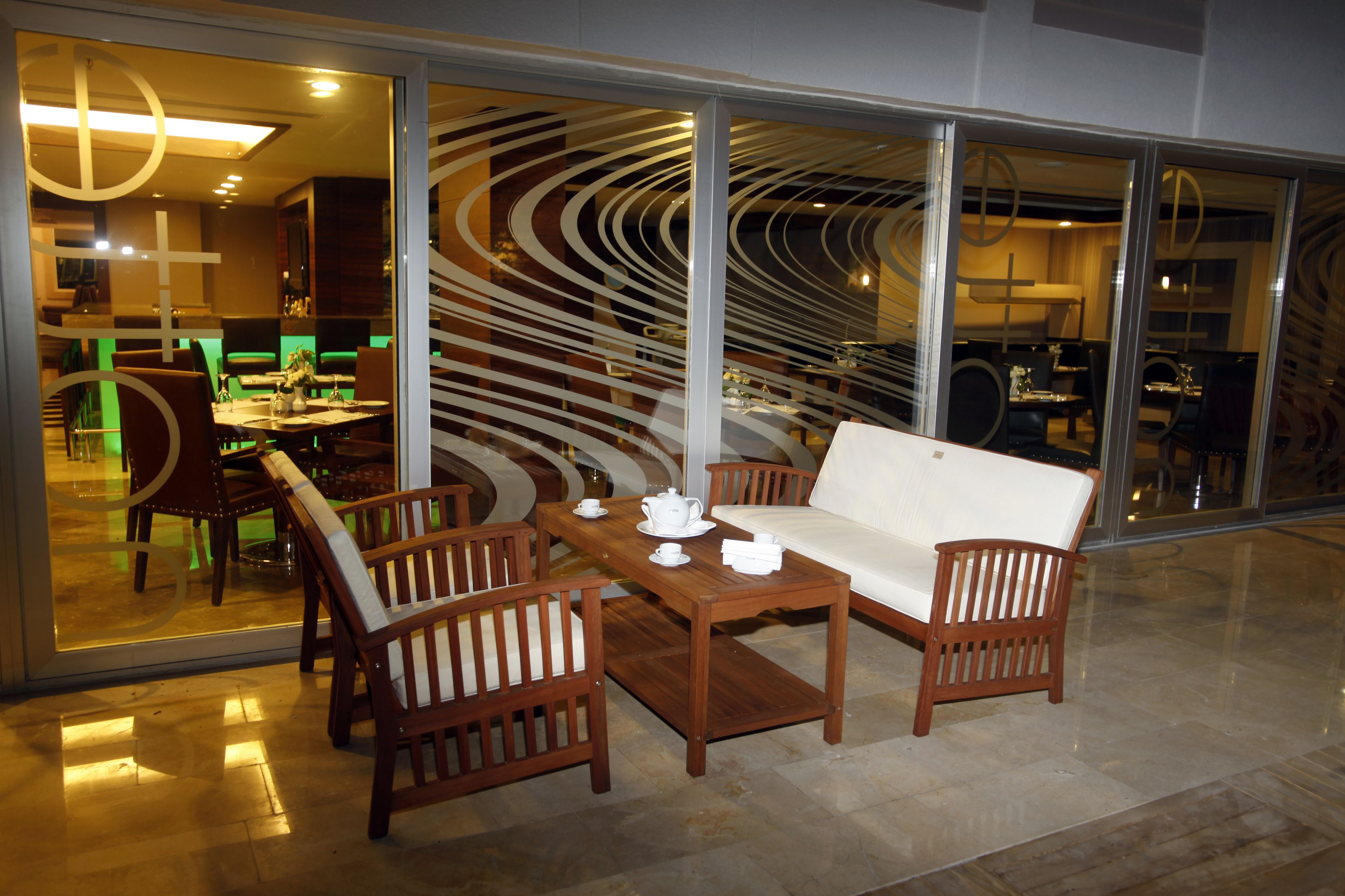 free daily full breakfast